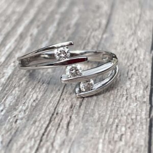 Bague trilogie de diamants en or 18 carats d’occasion