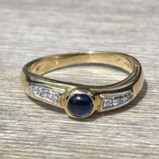 Bague saphir cabochon diamants en or 18 carats d&rsquo;occasion