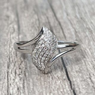 Bague vague diamantée en or 18 carats d&rsquo;occasion