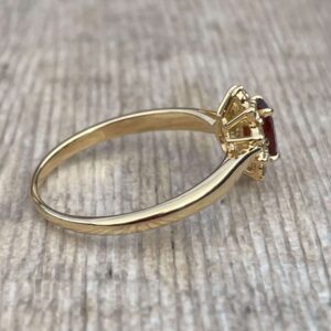 Bague Marguerite Grenat diamants en or 18 carats d’occasion