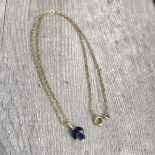 Collier trilogie de saphirs en or 18 carats d&rsquo;occasion