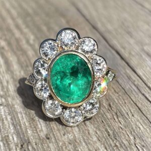 Bague Pompadour émeraude diamants en or 18 carats d’occasion