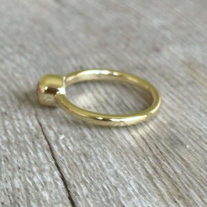 Bague solitaire rubis en or 18 carats d’occasion