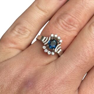 Bague Marguerite en or blanc 18 carats