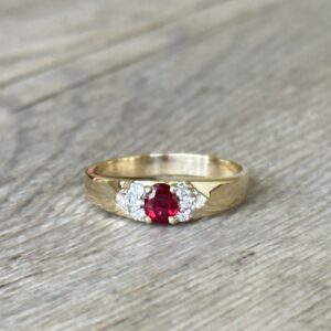 Bague rubis et diamants en or 18 carats d’occasion