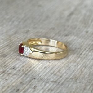Bague rubis et diamants en or 18 carats d’occasion