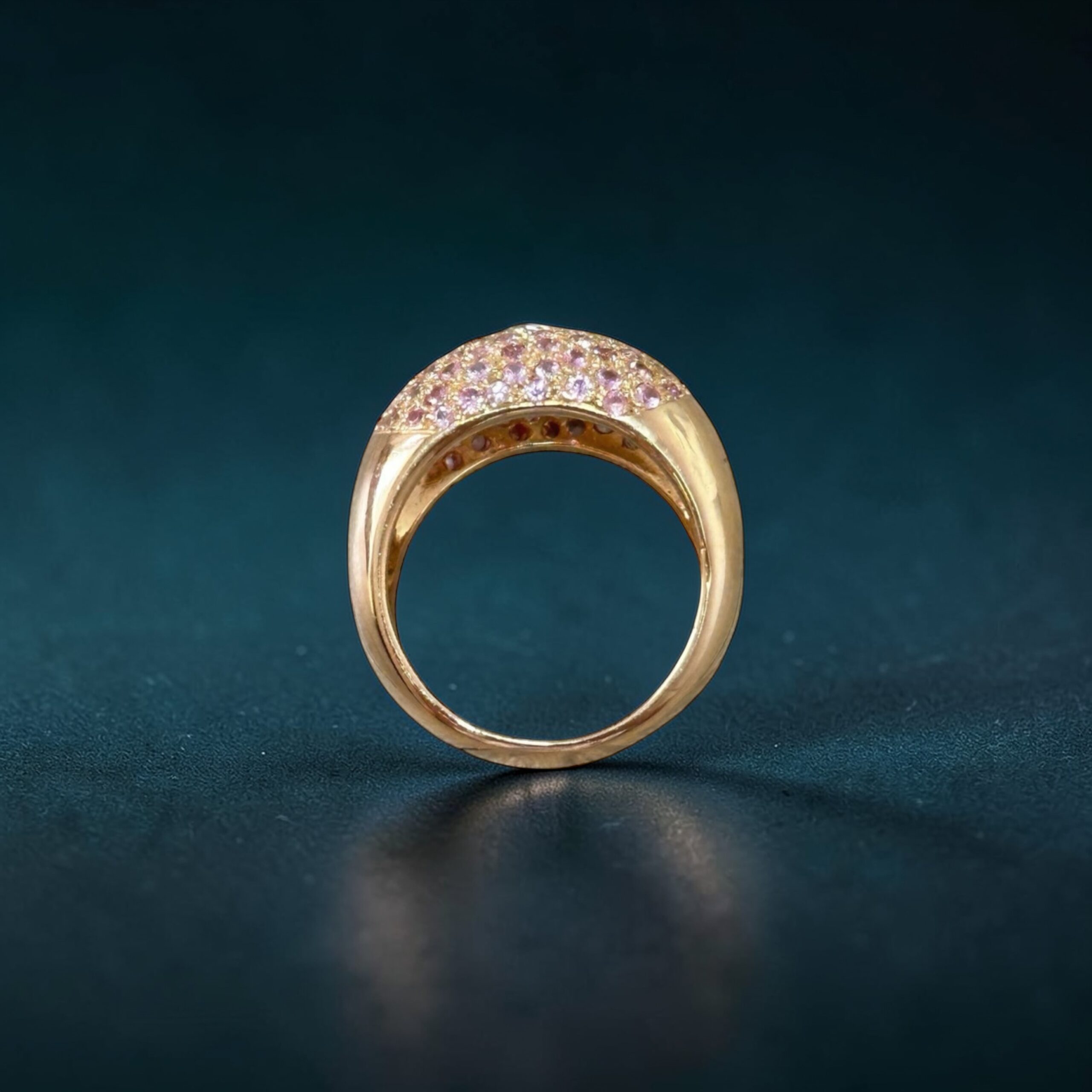 Bague dôme or rose 18 carats diamant 0.50 ct pavage saphirs roses | Des Bijoux en Or Bague dôme or rose 18 carats diamant 0.50 ct pavage saphirs roses – Image 3