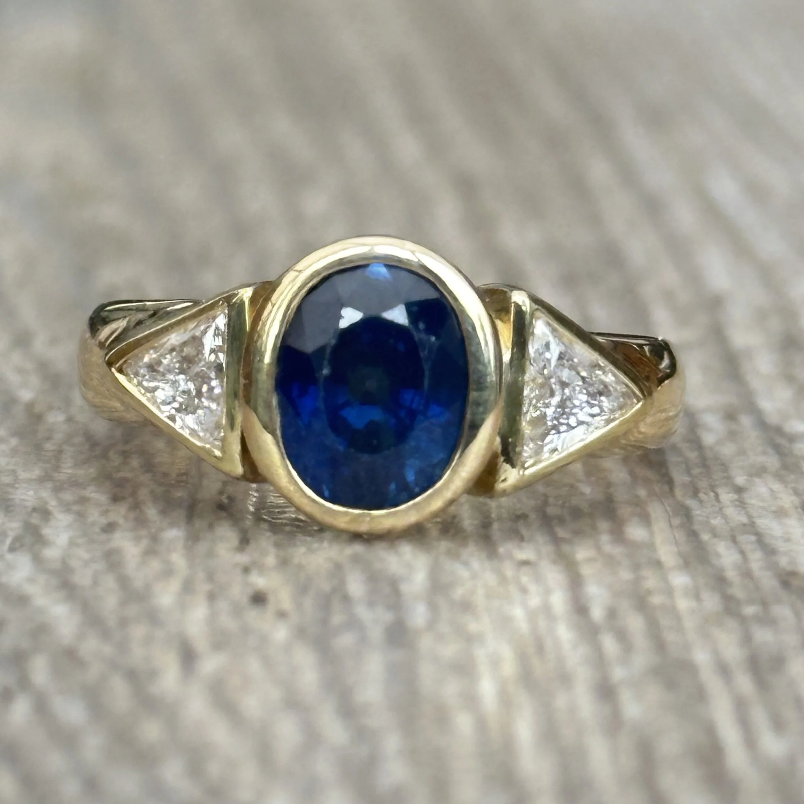 Bague De Fiançailles Jaune Bague Années 70 En Or Jaune 18 Carats Sertie De Saphir Bague En Or En Ligne Bague De Fiançailles Jaune Bague Années 70 En Or Jaune 18 Carats Sertie De Saphir Bague En Or En Ligne