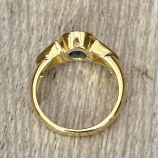 Bague saphir et diamants trillion en or 18 carats d’occasion