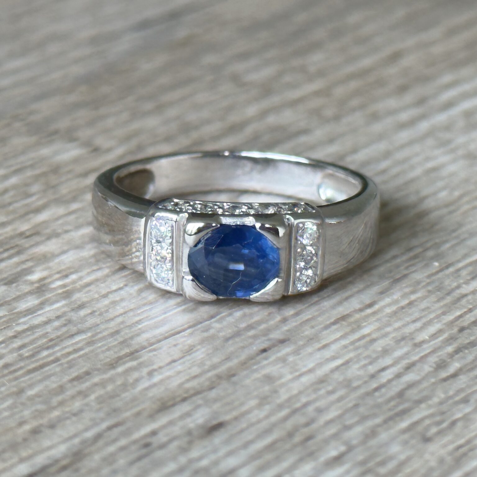 Bague En Or 18 Carats Avec Saphir Et Diamants 1.36 Carat - Taille 54, 5.80g, Style Déclaration