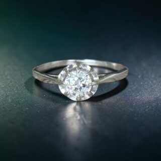 Solitaire diamant 0.50 carat or blanc 18 carats – bague ancienne serti illusion