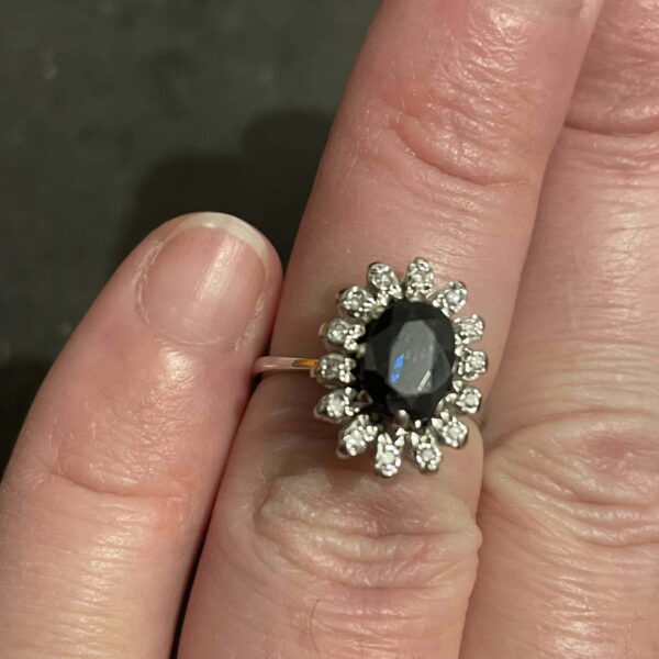 Marguerite saphir diamants en or 18 carats d’occasion