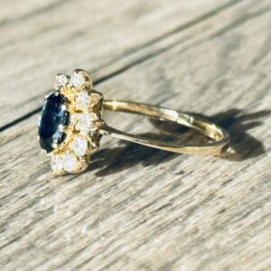 Bague Marguerite saphirs diamants en or 18 carats d’occasion