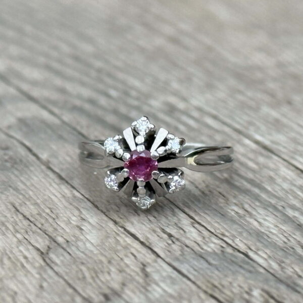 Bague marguerite rubis diamants or 18 carats occasion