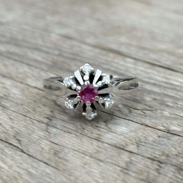 Bague marguerite rubis diamants or 18 carats occasion