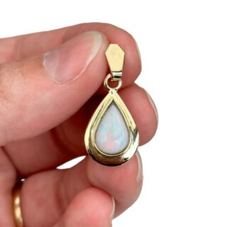 Pendentif opale en or 18 carats