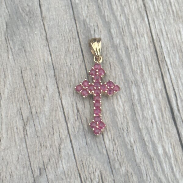 Pendentif croix rubis or 18 carats