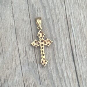 Pendentif croix rubis en or 18 carats