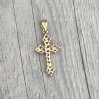 Pendentif croix rubis en or 18 carats