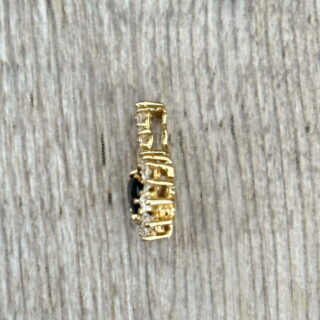 Pendentif marguerite saphir diamants en or 18 carats