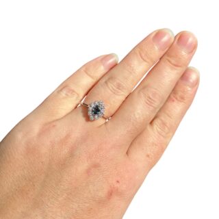 Bague Marguerite saphir diamants en or 18 carats