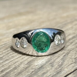 Bague jonc émeraude diamants en or 18 carats