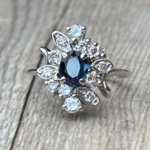 Bague fleur saphir diamants or 18 carats