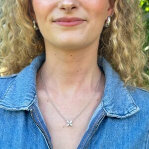 Collier fleur en or blanc 18 carats