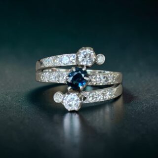 Bague saphir 0.42 carat diamants or blanc 18 carats – pavage diamants 6.63g