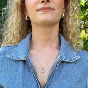 Collier fleur diamantée en or 18 carats