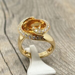 Bague tourbillon en or 18 carats