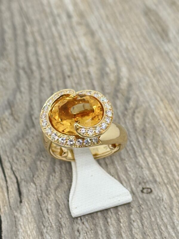 Bague tourbillon en or 18 carats