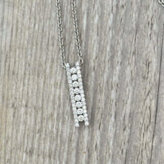 Collier barrette diamantée en or 18 carats