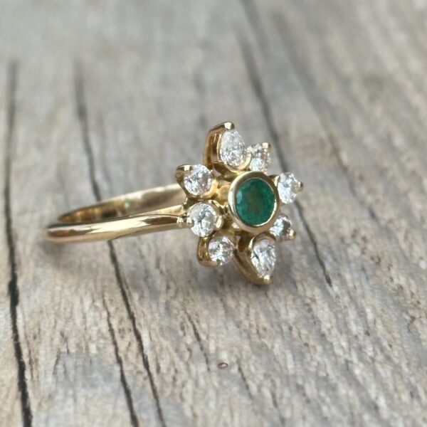 Bague marguerite en or 18 carats d'occasion