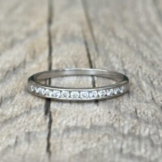 Demi alliance en or blanc 18 carats d’occasion