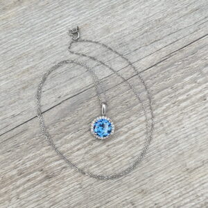 Collier halo saphir diamants en or 18 carats d’occasion