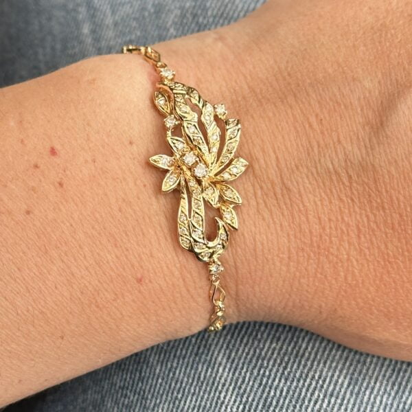 Bracelet motif floral en or 18 carats serti de diamants