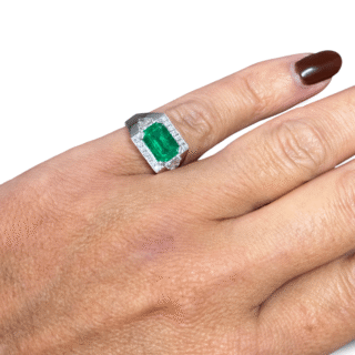 Chevalière émeraude diamants en or