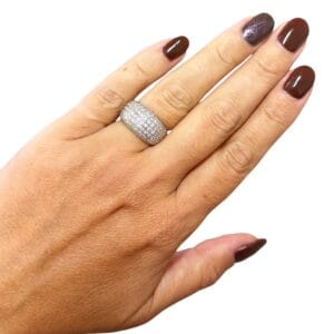 Bague pavée de diamants en or 18 carats