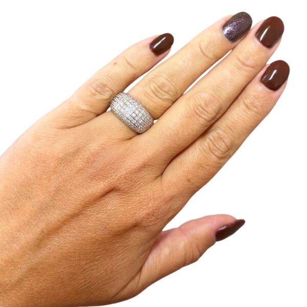 Bague pavée de diamants en or 18 carats