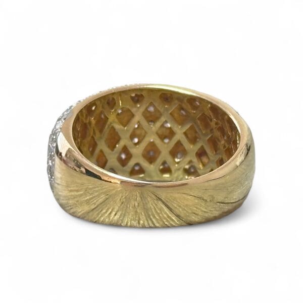 Bague pavée de diamants en or 18 carats