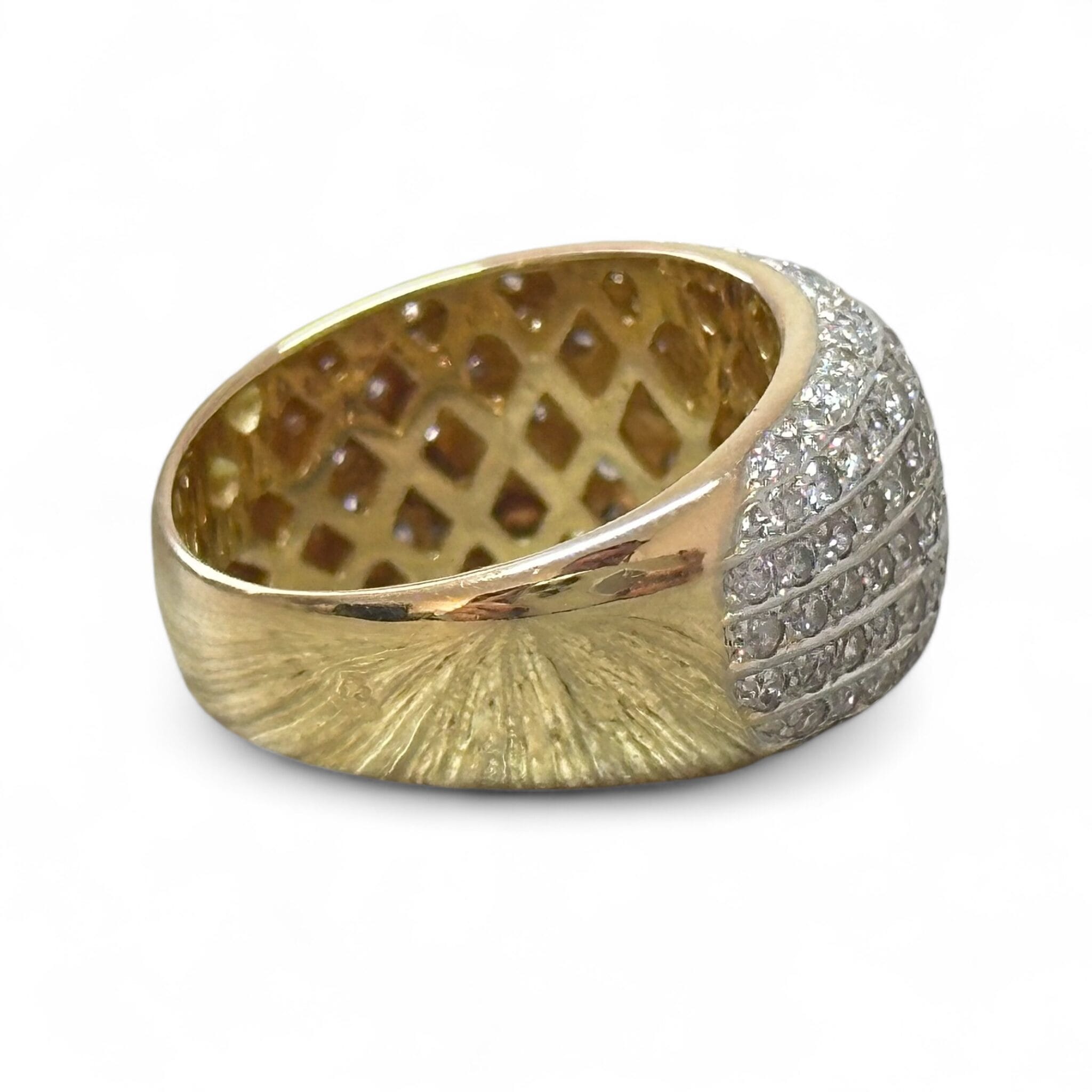 Bague Dame Or Jaune 18 Carats Pavée De Diamants - Taille 54/55 - Occasion Parfait état - 300€