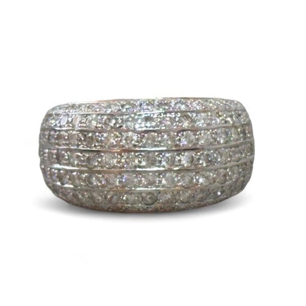 Bague pavée de diamants en or 18 carats