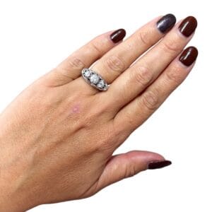 Bague jarretière en or et platine années 1930
