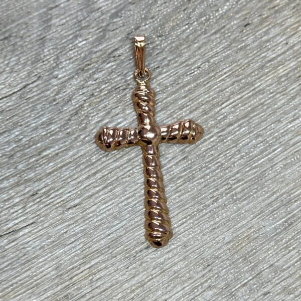 Pendentif croix en or rose