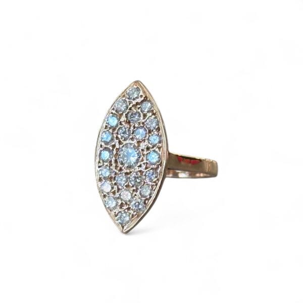 Bague marquise en or 18 carats sertie de diamants