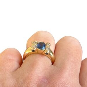 Bague rouleau saphirs et diamants en or 18 carats
