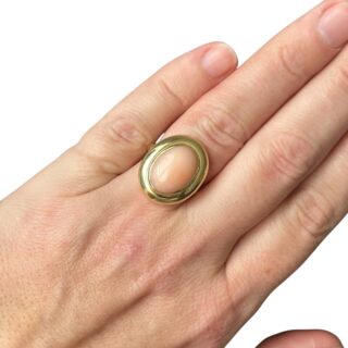 Bague corail peau d’ange en or 18 carats