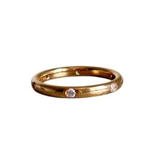 Bague en or jaune 18 carats sertie de diamants