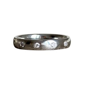 Alliance en or blanc 18 carats avec diamants